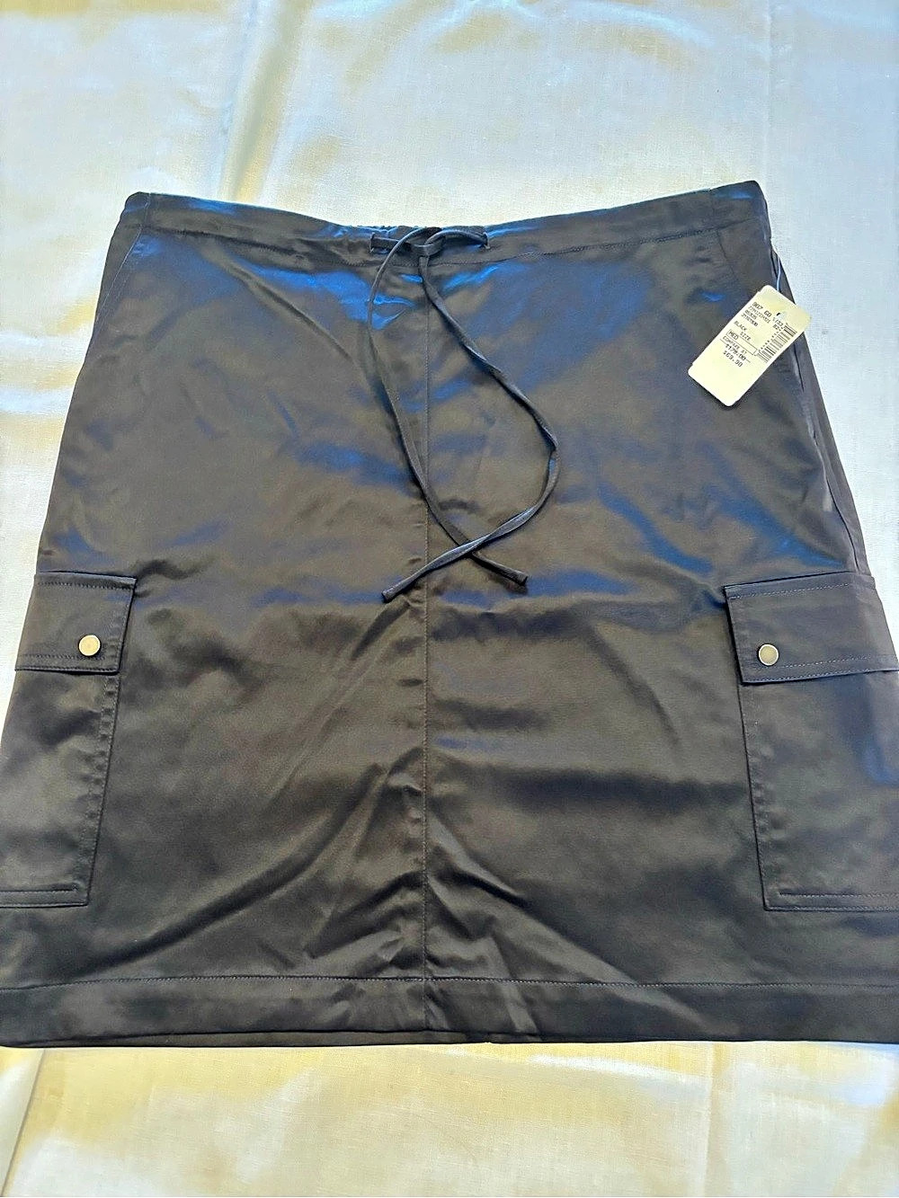 Tahari Cargo Mini satin Skirt Black Size Medium - sporty